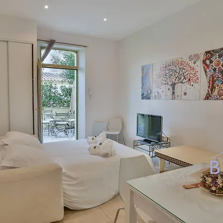 Heart Of Golfe-juan Ideal For Those Without Car